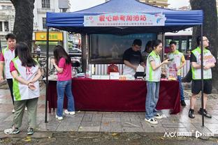 低开高走！小贾巴里-史密斯末节4中3独得7分 全场拿下12分11板2助